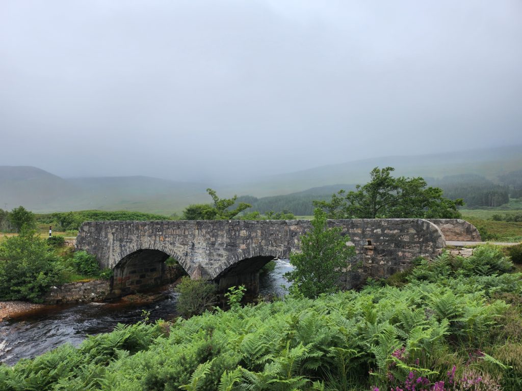 Pont avec rivière sur notre circuit en écosse © Le Voyage de FloLili - Blog de Voyage