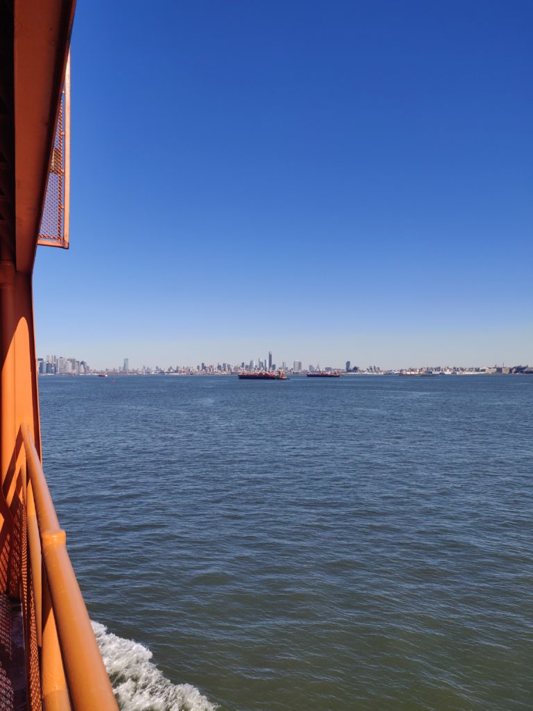 Vue sur la Skyline de New York depuis le ferry de staten island © Le Voyage de FloLili - Blog de Voyage