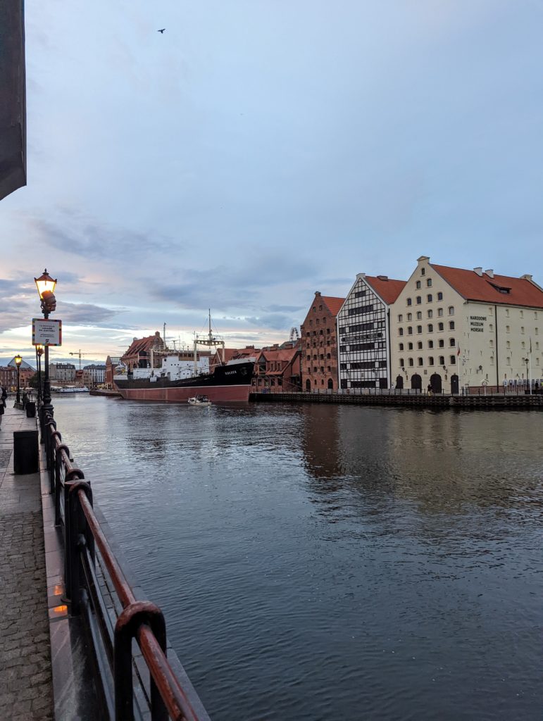 Canaux de Gdańsk à la nuit tombée © Le Voyage de FloLili - Blog de Voyage