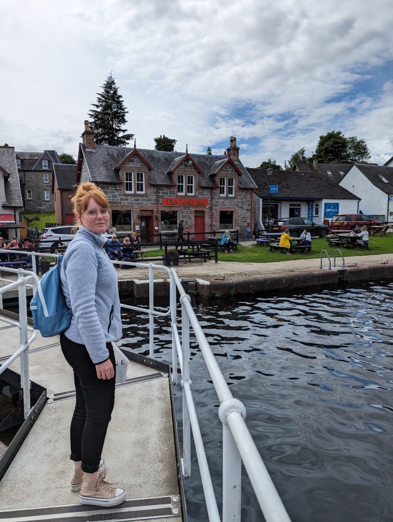 Alicia sur une écluse à fort Augustus © Le Voyage de FloLili - Blog de Voyage